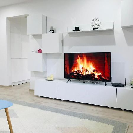Comfy Apartment - Free Private Parking,Ac,Wi-Fi Carei Exteriér fotografie